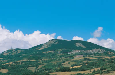 Vista del Monte Penna e Castell'Azzara