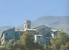 Vista di Abbadia SAn Salvatore con la montagna sullo sfondo (18kb)