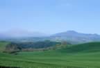 Vista dell'Amiata dalla Val D'Orcia (9kb)